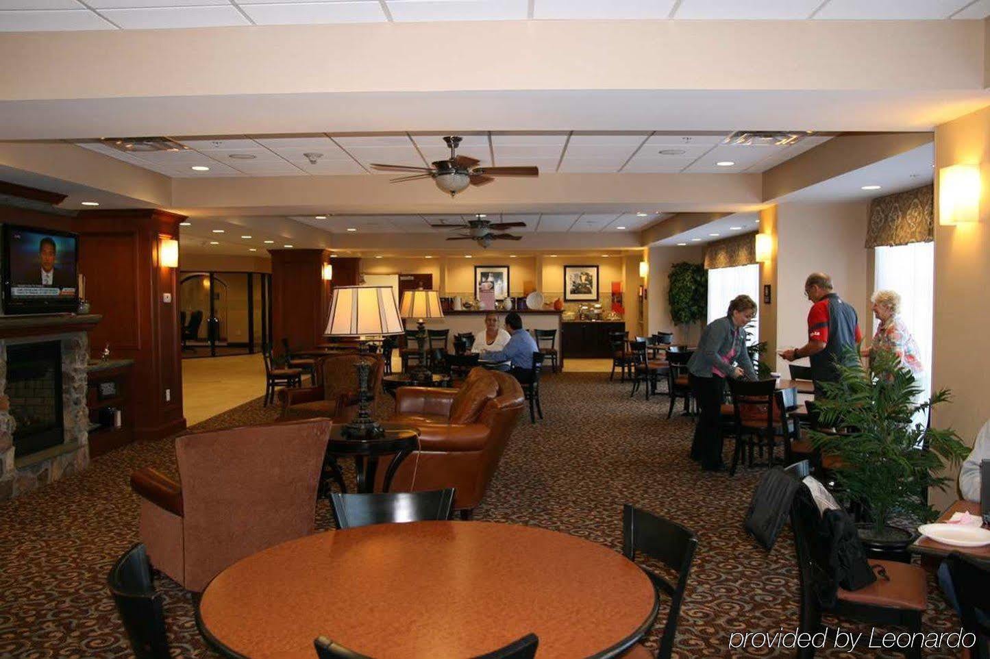 Hampton Inn Watertown Restaurant photo