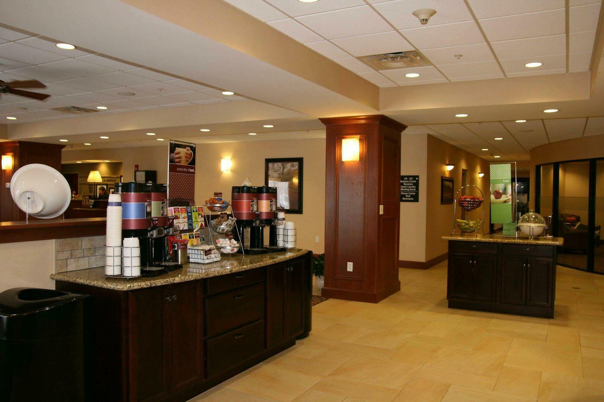 Hampton Inn Watertown Restaurant photo